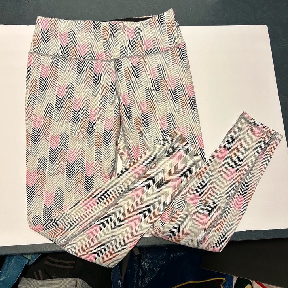 Victoria's Secret Sport Knockout Chevron Arrow Print Leggings. Women’s Medium. - Picture 7 of 10